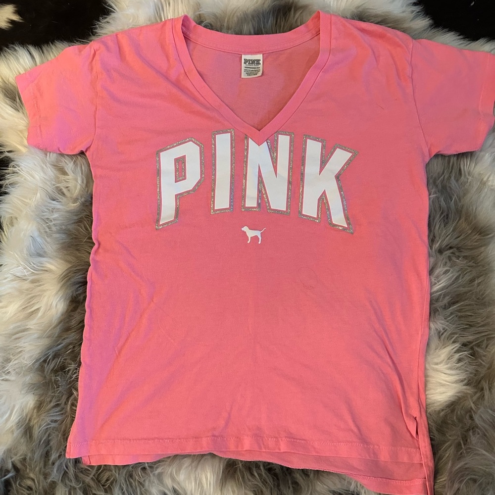 VS PINK VNECK T